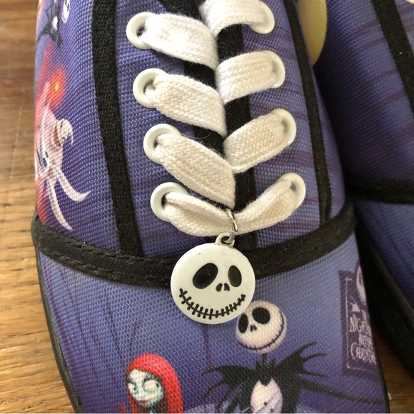 Disney Nightmare Before Christmas Women’s Sneaker by Bradford Exchange Size 6 - Picture 3 of 11